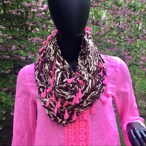 Lilly Pulitzer infinity scarf rayon w/ tassel trim